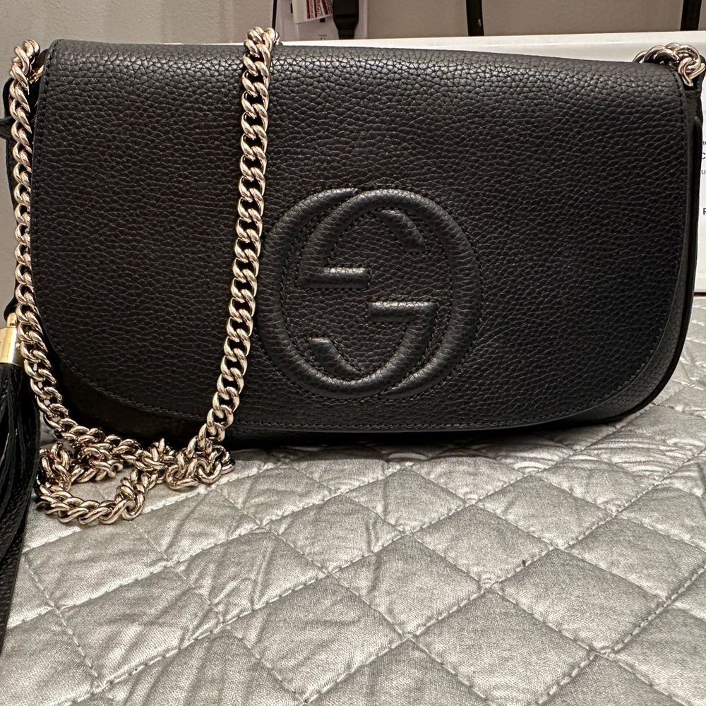 GUCCI Pebbled Calfskin Medium Soho Flap Crossbody